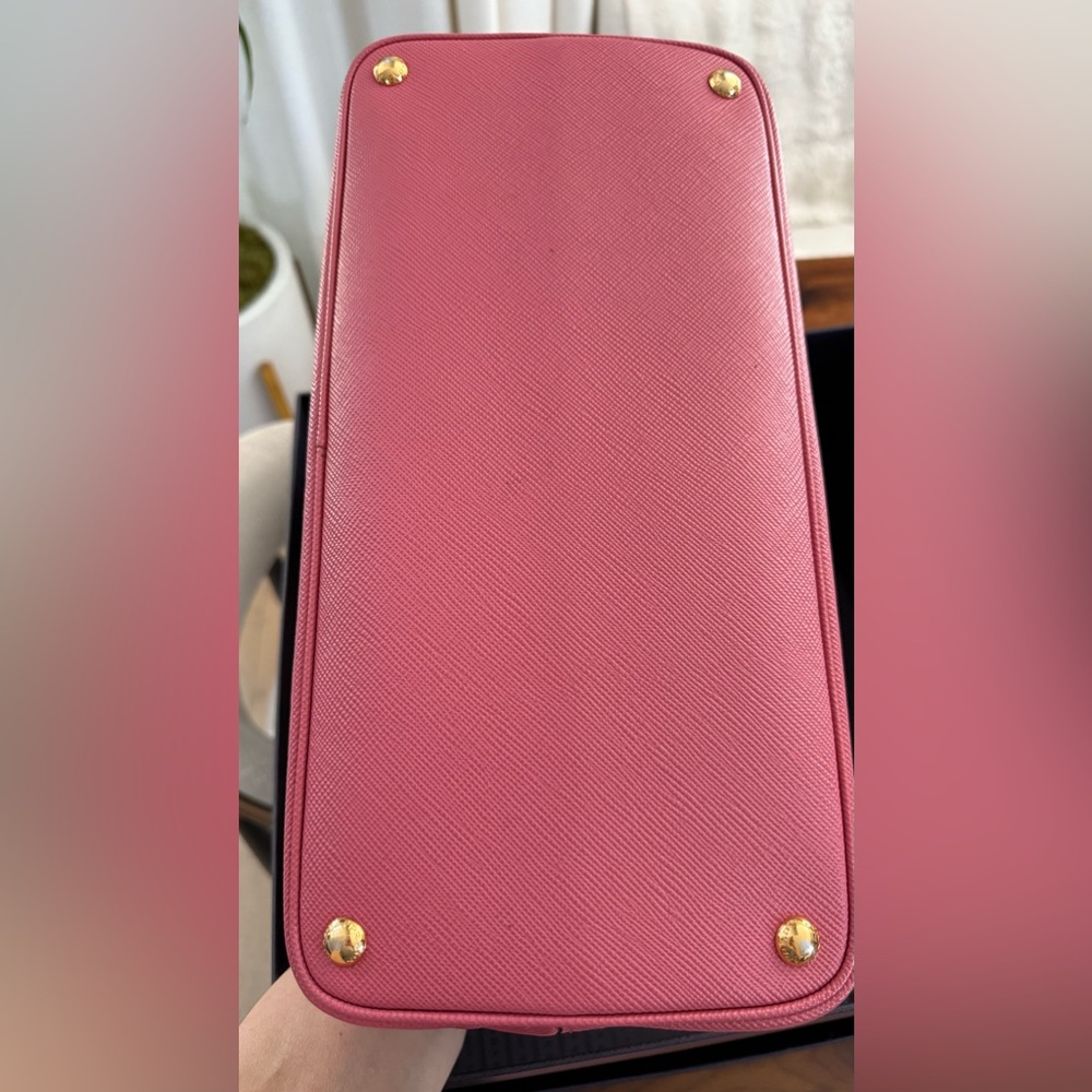 Authentic Prada Saffiano Lux Leather Tote in Pink - Picture 4 of 14